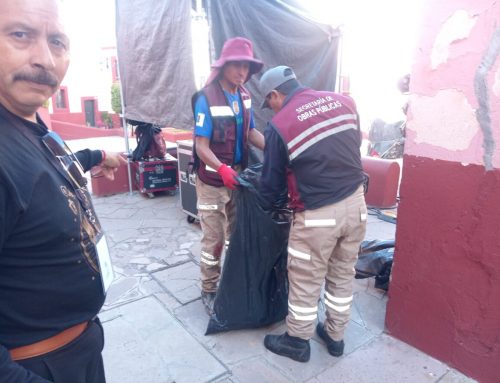 Cuadrillas de SOP realizan limpieza en primer cuadro de la ciudad durante Festival de Teatro de Calle